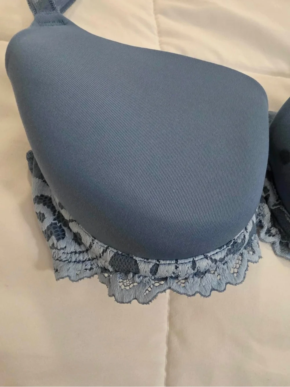 Wacoal Instant Icon Bra Lace Accent Underwire Back Closure 36C. A-4
